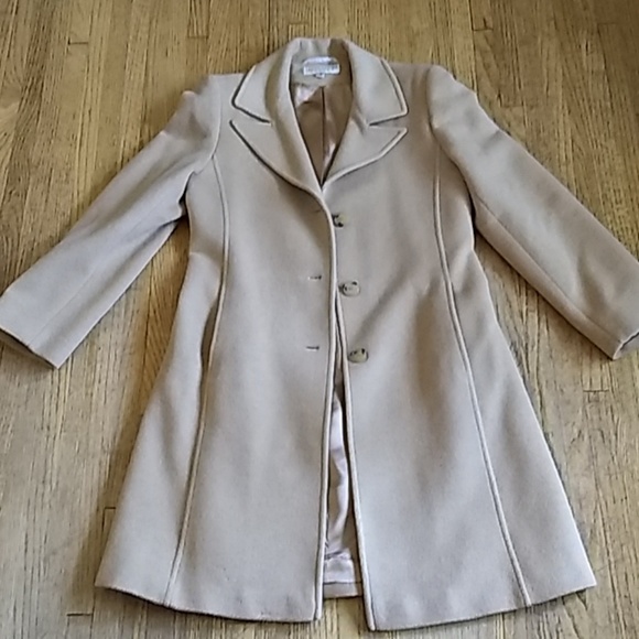 Larry Levine Jackets & Blazers - Larry Levine 💯% camel hair vintage coat Size 8